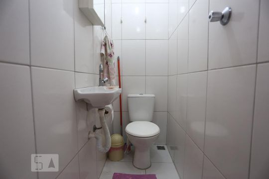 Banheiro de casa à venda com 3 quartos, 120m² em Jardim Santos Dumont, São Paulo