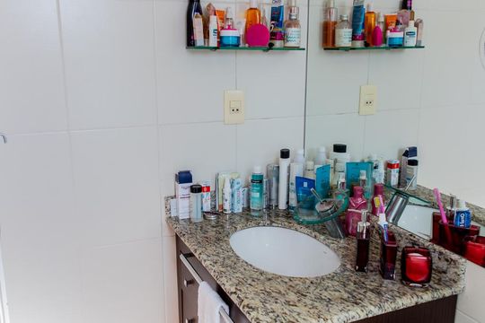 Banheiro da Suíte de apartamento à venda com 3 quartos, 75m² em Vila Pires, Santo André