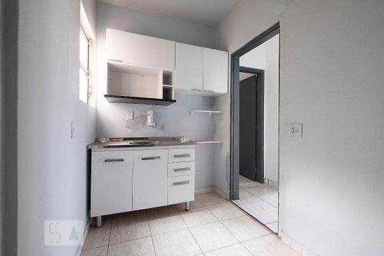 Cozinha de apartamento para alugar com 1 quarto, 51m² em Pinheiros, São Paulo