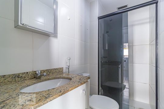 Banheiro Social de apartamento para alugar com 2 quartos, 53m² em Freguesia (jacarepaguá), Rio de Janeiro