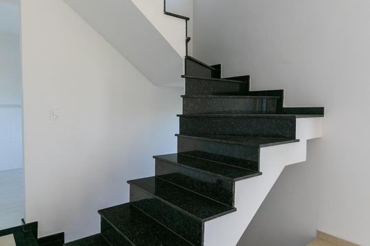Escadas de casa à venda com 5 quartos, 330m² em Vila Matilde, São Paulo