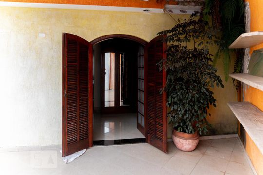 Sacada da Suite 1 de casa à venda com 7 quartos, 480m² em Jardim Três Marias, São Paulo