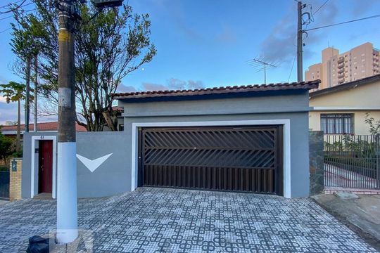 Fachada de casa para alugar com 3 quartos, 200m² em Baeta Neves, São Bernardo do Campo