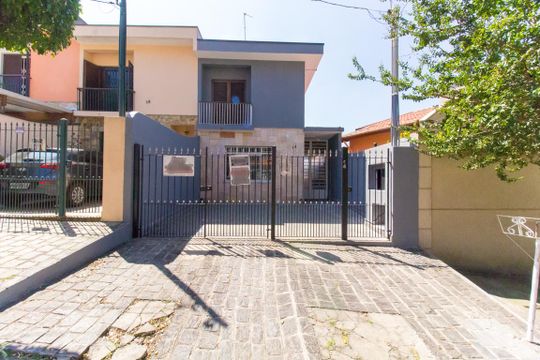 Fachada de casa para alugar com 2 quartos, 200m² em Jardim Regina, São Paulo
