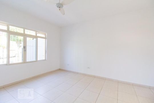 Sala de casa para alugar com 2 quartos, 200m² em Jardim Regina, São Paulo