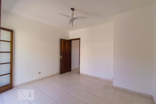 Quarto 2 de casa para alugar com 2 quartos, 200m² em Jardim Regina, São Paulo