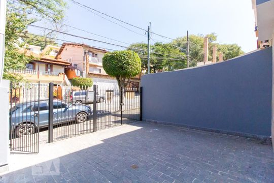 Garagem de casa para alugar com 2 quartos, 200m² em Jardim Regina, São Paulo