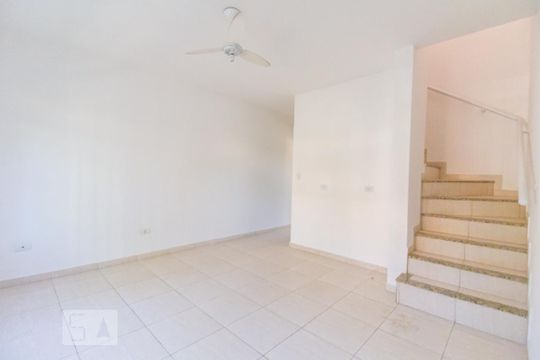 Casa para alugar com 2 quartos, 200m² em Jardim Regina, São Paulo