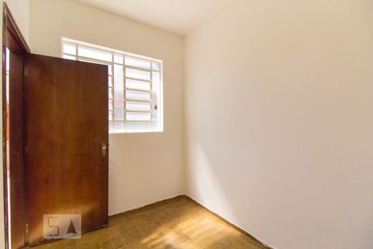 Quarto de Serviço de casa para alugar com 2 quartos, 200m² em Jardim Regina, São Paulo
