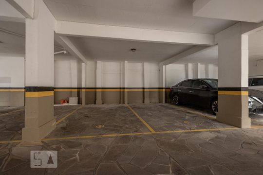 Garagem de apartamento à venda com 3 quartos, 237m² em Petrópolis, Porto Alegre