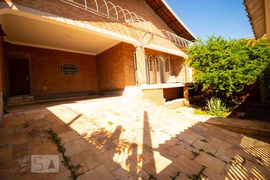 Fachada de casa à venda com 3 quartos, 900m² em Jardim Eulina, Campinas