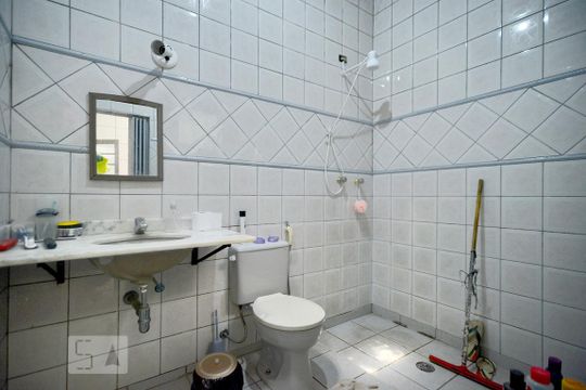 Banheiro de casa à venda com 2 quartos, 300m² em Alto da Lapa, São Paulo