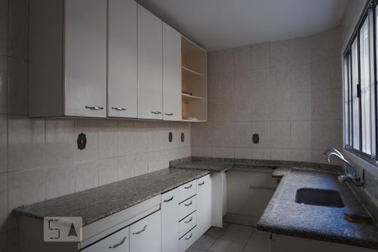 Cozinha de casa para alugar com 2 quartos, 90m² em Santa Teresinha, São Paulo