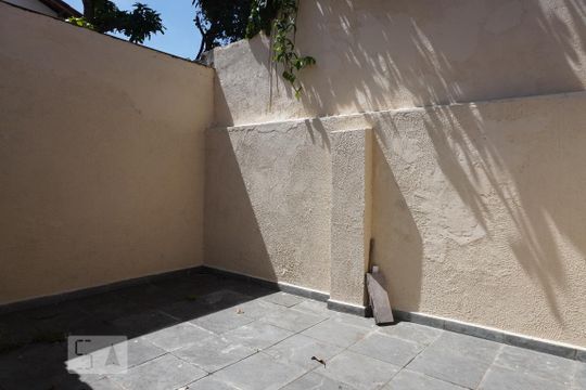Área de Serviço e Quintal de casa para alugar com 2 quartos, 90m² em Santa Teresinha, São Paulo