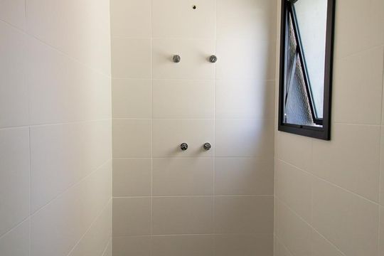 Banheiro de kitnet/studio para alugar com 1 quarto, 25m² em Vila Mariana, São Paulo