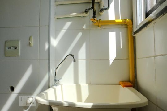 Área de serviço - tanque de apartamento para alugar com 2 quartos, 47m² em Anil, Rio de Janeiro