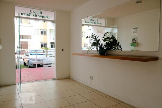 Hall de entrada de apartamento para alugar com 2 quartos, 47m² em Anil, Rio de Janeiro