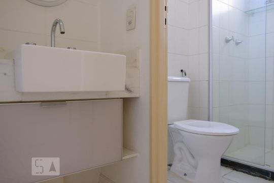 Banheiro de apartamento para alugar com 2 quartos, 47m² em Anil, Rio de Janeiro