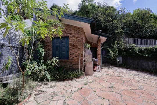 Vista Quarto 1 de casa à venda com 3 quartos, 250m² em Sumaré, São Paulo