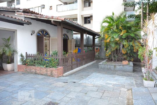 Fachada de casa à venda com 3 quartos, 287m² em Jacarepaguá, Rio de Janeiro