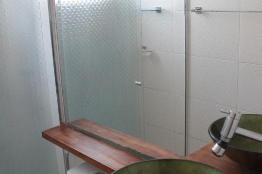 Banheiro de apartamento à venda com 2 quartos, 48m² em Jardim Búfalo, Jundiaí