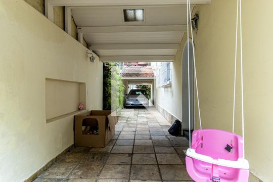Garagem de casa à venda com 4 quartos, 490m² em Pacaembu, São Paulo