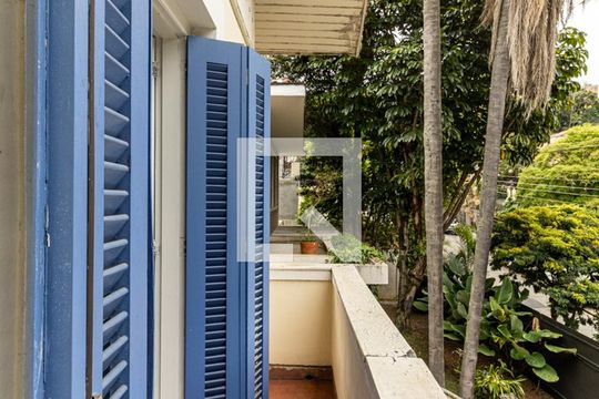 Varanda de casa à venda com 4 quartos, 490m² em Pacaembu, São Paulo