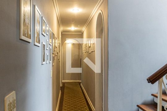 Corredor  de casa à venda com 4 quartos, 490m² em Pacaembu, São Paulo