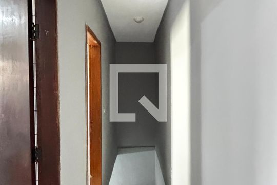 Corredor de casa para alugar com 2 quartos, 150m² em Jardim Ipanema, Santo André