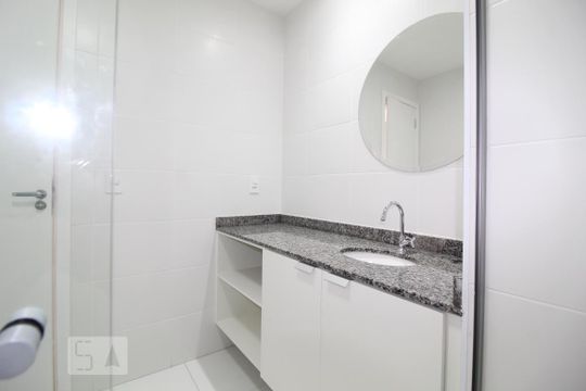 Banheiro de kitnet/studio para alugar com 1 quarto, 36m² em Santa Paula, São Caetano do Sul