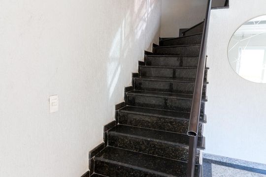 Escadas de casa de condomínio para alugar com 3 quartos, 150m² em Vila Rio, Guarulhos