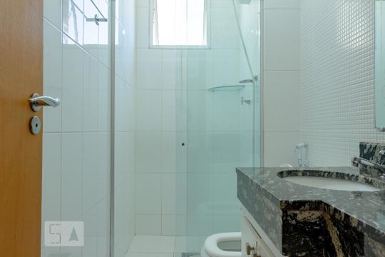 Banheiro da Suíte de apartamento para alugar com 3 quartos, 90m² em Santa Efigênia, Belo Horizonte