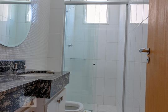 Banheiro Social de apartamento para alugar com 3 quartos, 90m² em Santa Efigênia, Belo Horizonte