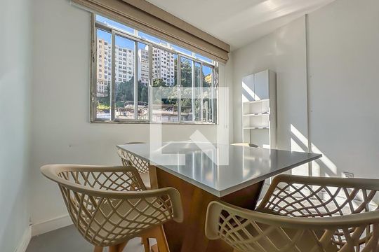 Sala de apartamento para alugar com 2 quartos, 50m² em Centro, Rio de Janeiro