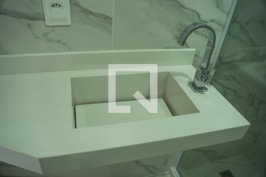 Banheiro de apartamento para alugar com 2 quartos, 50m² em Centro, Rio de Janeiro