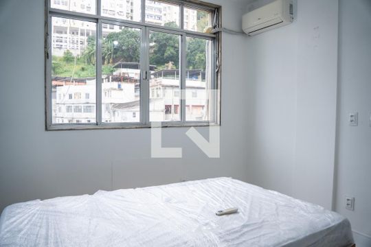 Quarto 2 de apartamento para alugar com 2 quartos, 50m² em Centro, Rio de Janeiro