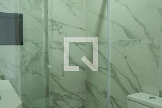 Banheiro de apartamento para alugar com 2 quartos, 50m² em Centro, Rio de Janeiro