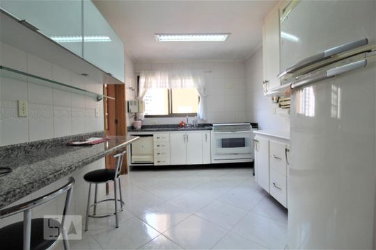 Cozinha de apartamento para alugar com 4 quartos, 134m² em Santo Antônio, São Caetano do Sul