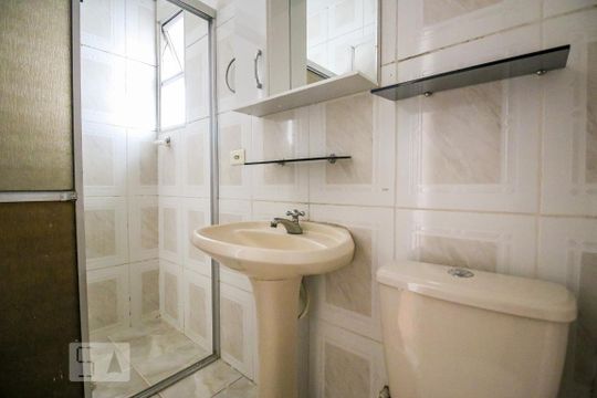 Banheiro de apartamento à venda com 3 quartos, 68m² em Vila Constança, São Paulo