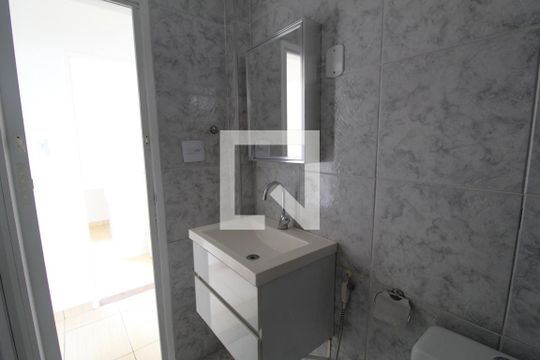 Banheiro de apartamento para alugar com 2 quartos, 50m² em Pechincha, Rio de Janeiro
