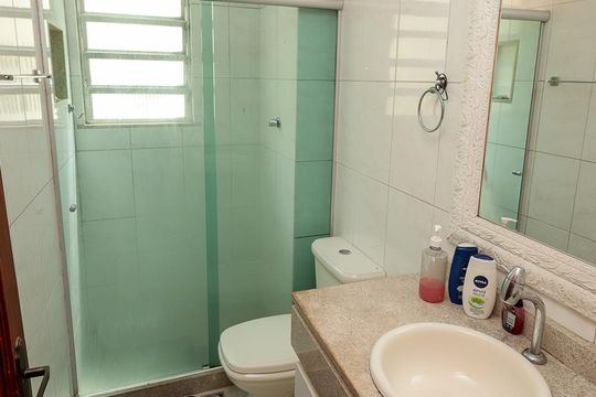 Banheiro de apartamento para alugar com 3 quartos, 59m² em Inhauma, Rio de Janeiro