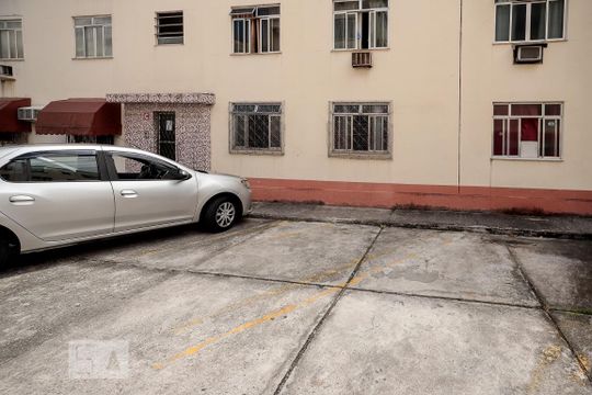 Garagem de apartamento para alugar com 3 quartos, 59m² em Inhauma, Rio de Janeiro
