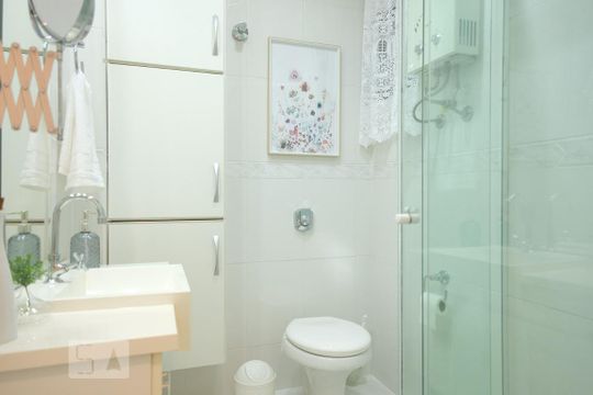 Banheiro de kitnet/studio à venda com 1 quarto, 25m² em Tijuca, Rio de Janeiro