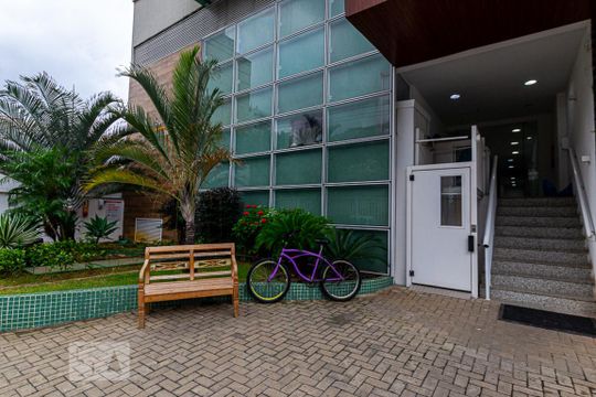 Entrada de apartamento para alugar com 2 quartos, 60m² em Santa Rosa, Niterói