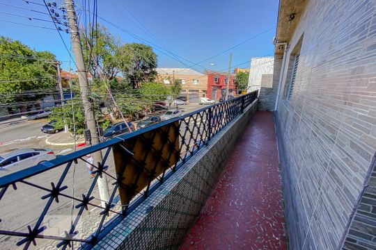 varanda de casa à venda com 7 quartos, 140m² em Vila Celeste, São Paulo