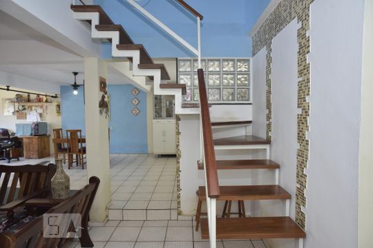 Escada Segundo andar de casa à venda com 2 quartos, 160m² em Freguesia de Jacarepaguá, Rio de Janeiro