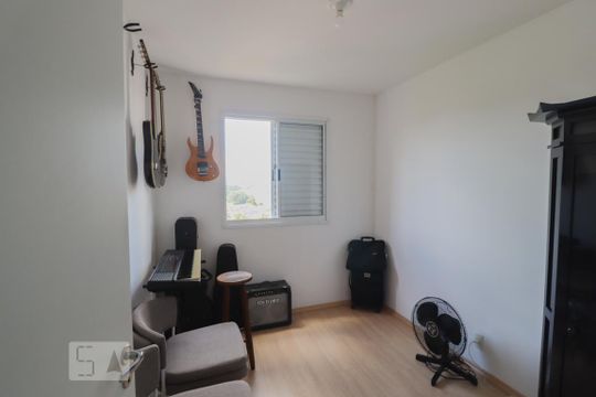Dormitório 2 de apartamento à venda com 3 quartos, 57m² em Jardim Las Vegas, Guarulhos