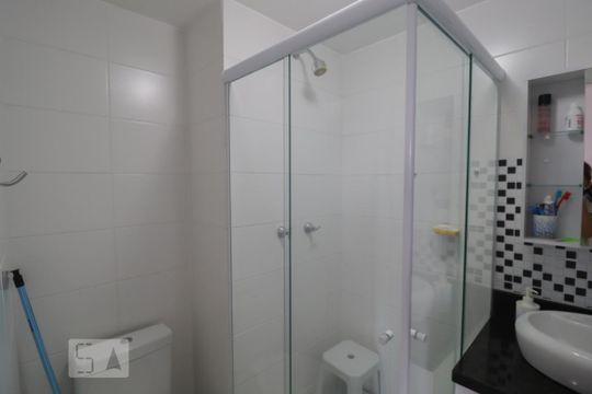 Banheiro de apartamento à venda com 3 quartos, 57m² em Jardim Las Vegas, Guarulhos