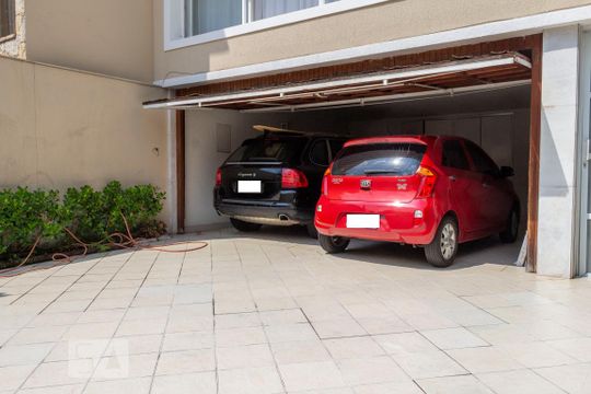 Garagem de casa à venda com 4 quartos, 450m² em Cursino, São Paulo