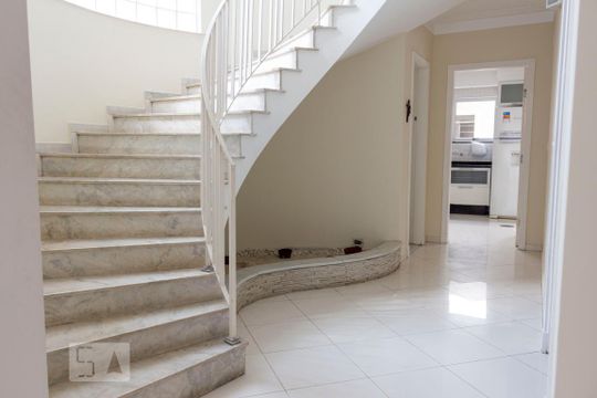 Corredor 1 de casa para alugar com 4 quartos, 450m² em Cursino, São Paulo